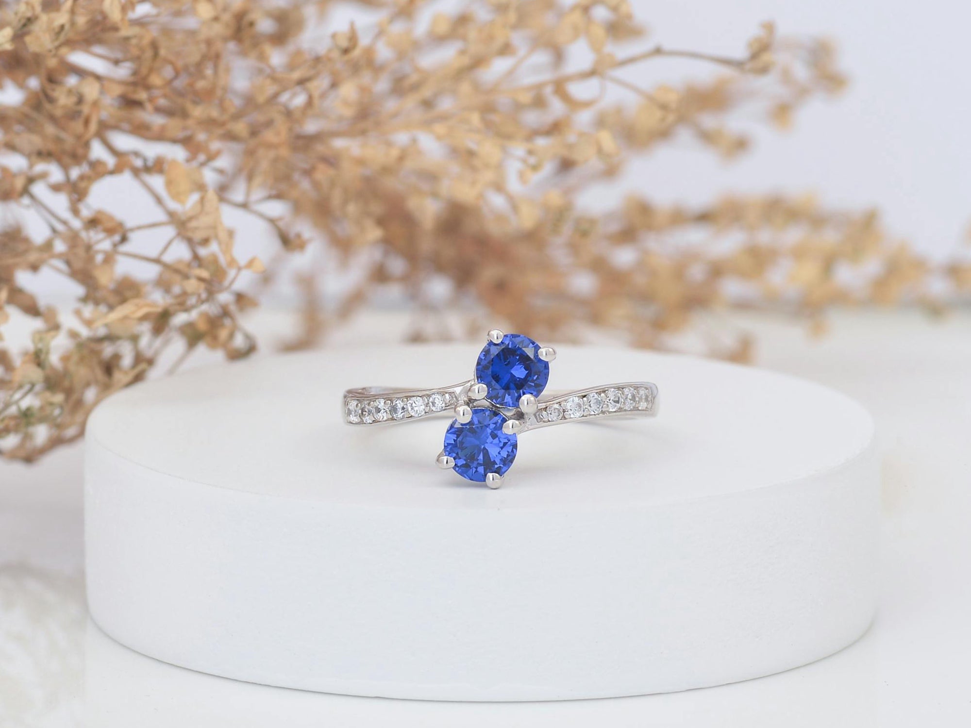 Sapphire Rings Holiday Gift Guide for Timeless Glamour