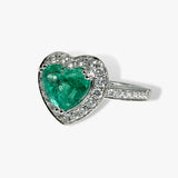 18k White Gold Heart-Shaped Emerald Diamond Halo Ring Side View
